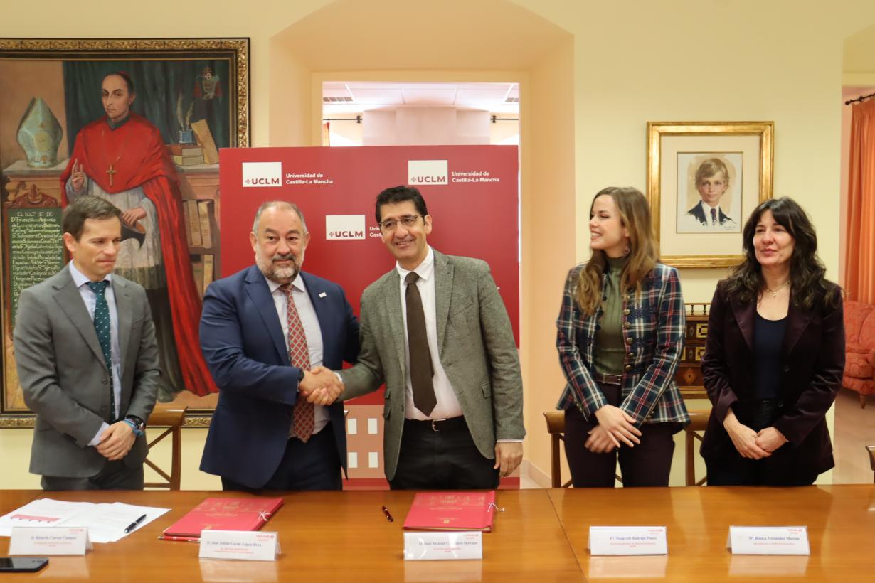 Firma acuerdo UCLM-JCCM