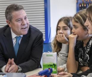 mujer,niña y ciencia
