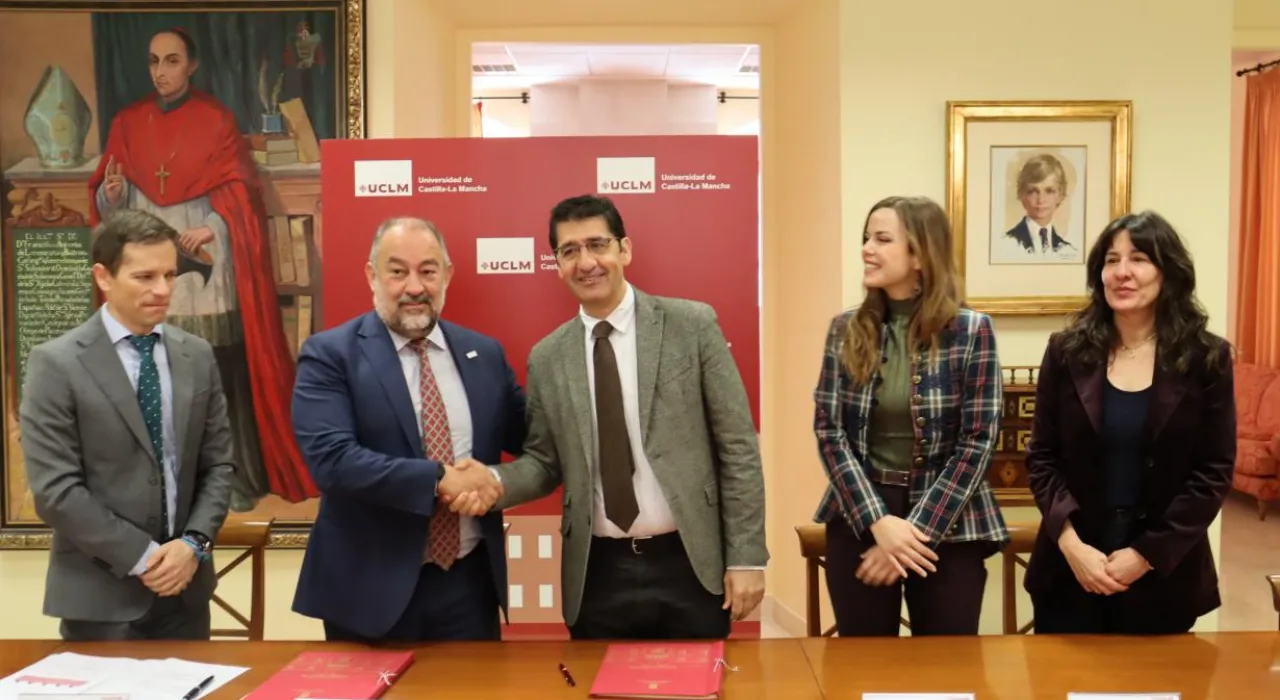 Firma acuerdo UCLM-JCCM