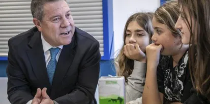 mujer,niña y ciencia